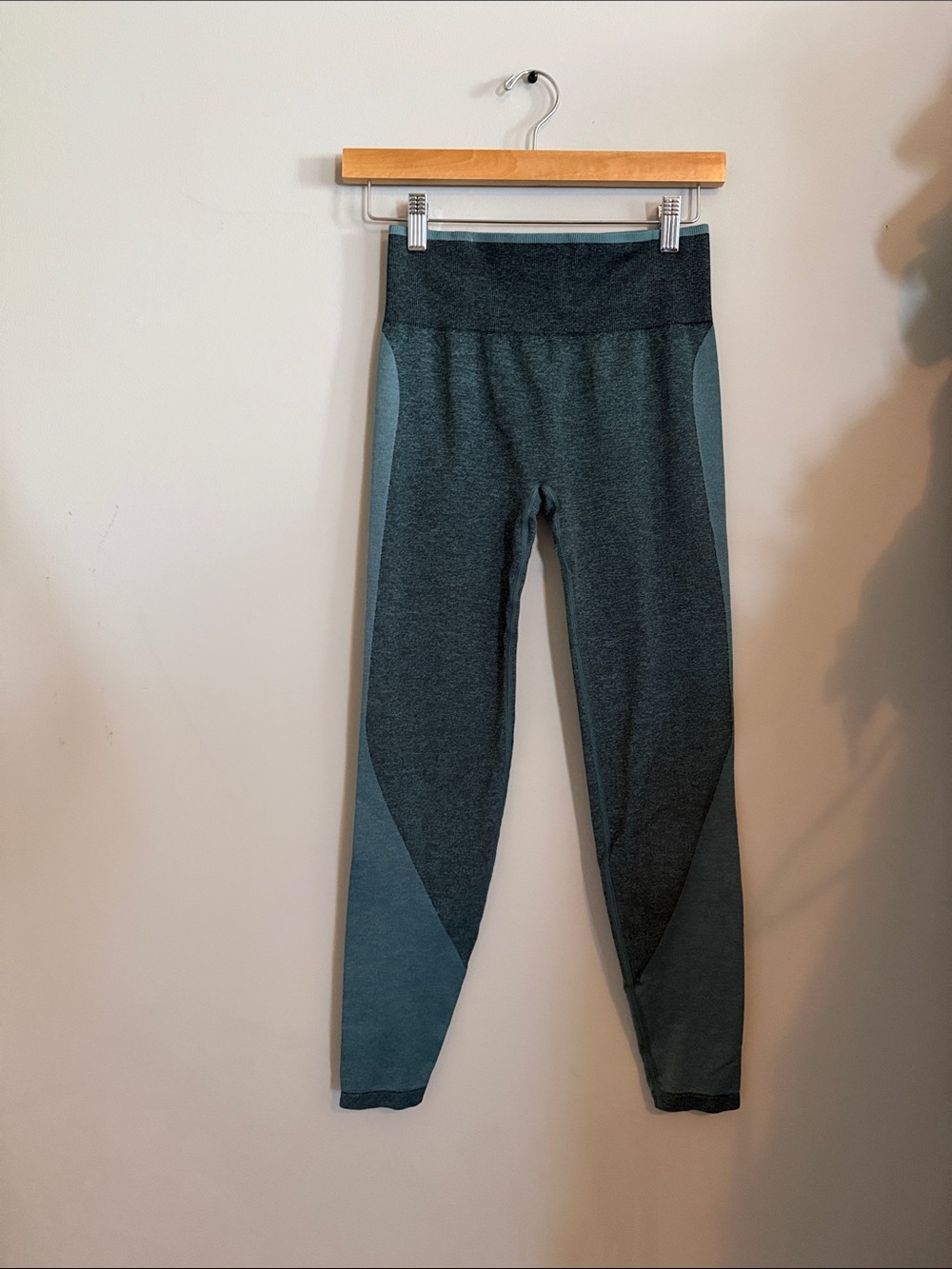 PINK Victoria's Secret Two-Tone Charcoal and Teal Leggings